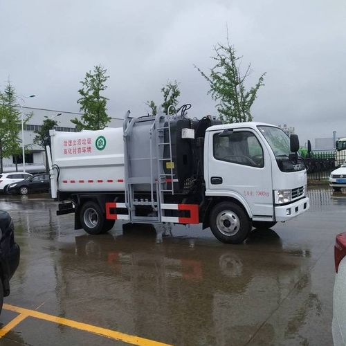 6方自装卸式垃圾车与6方压缩挂桶式垃圾车的比较分析