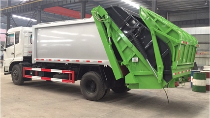 医用垃圾车与153挂桶垃圾车的协同作业 专业车辆物流的关键环节